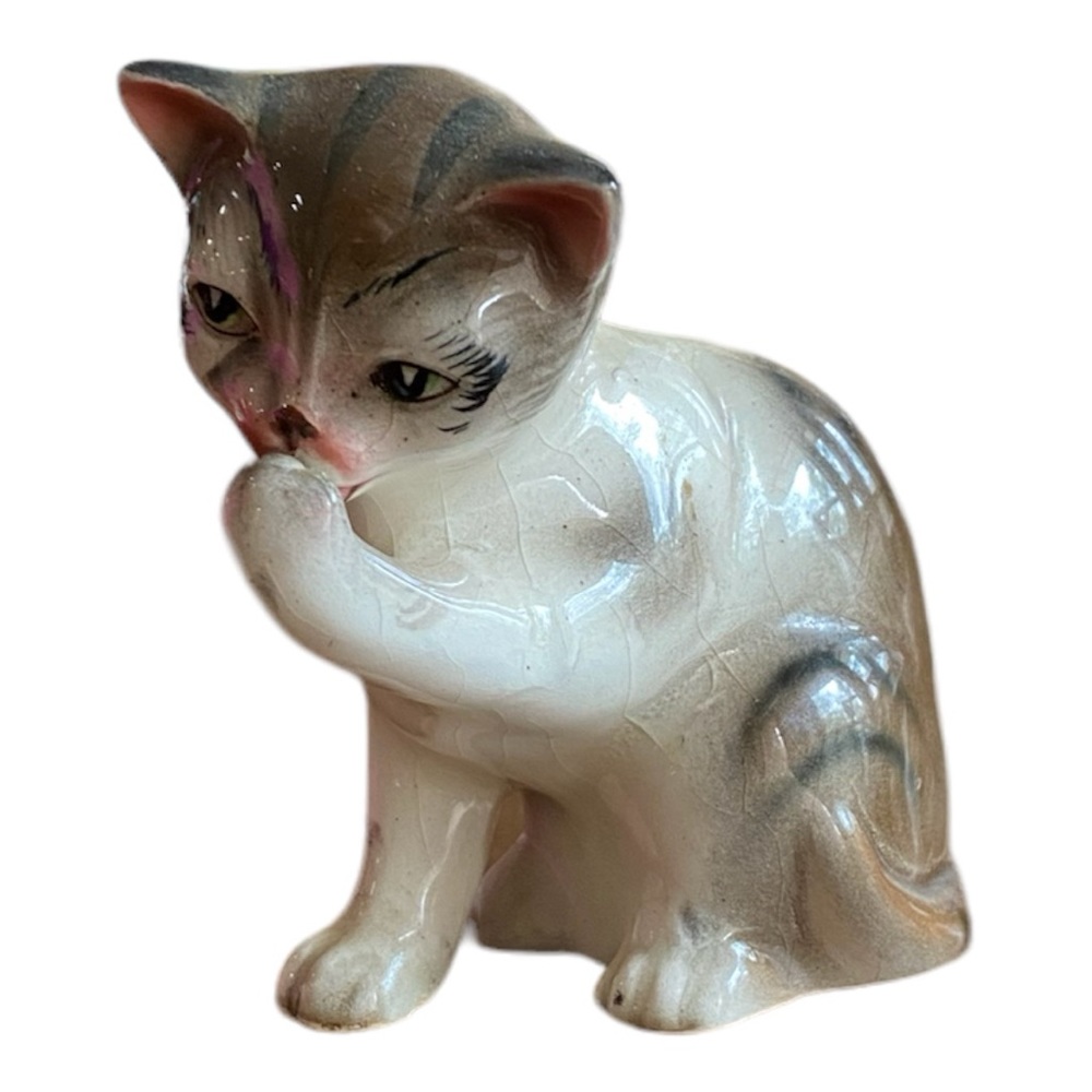 Vintage Napco Ceramic Kitten Figurine S447 Cat Licking Paw